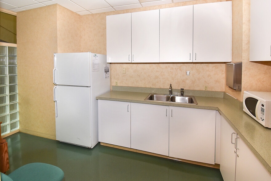 More Photos Of 755 Winding Brook Dr, Glastonbury Office For Sale