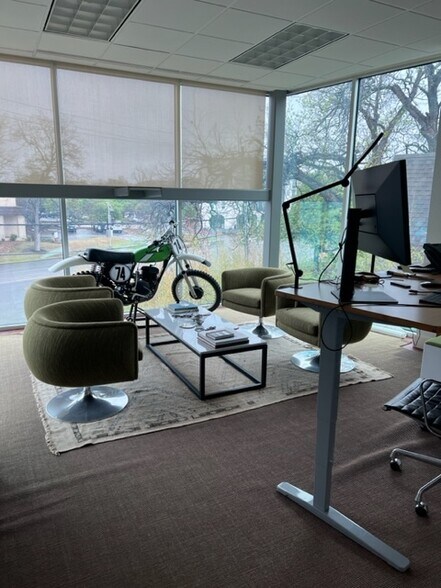 More Photos Of 5631 Broadway St, San Antonio Bank For Lease