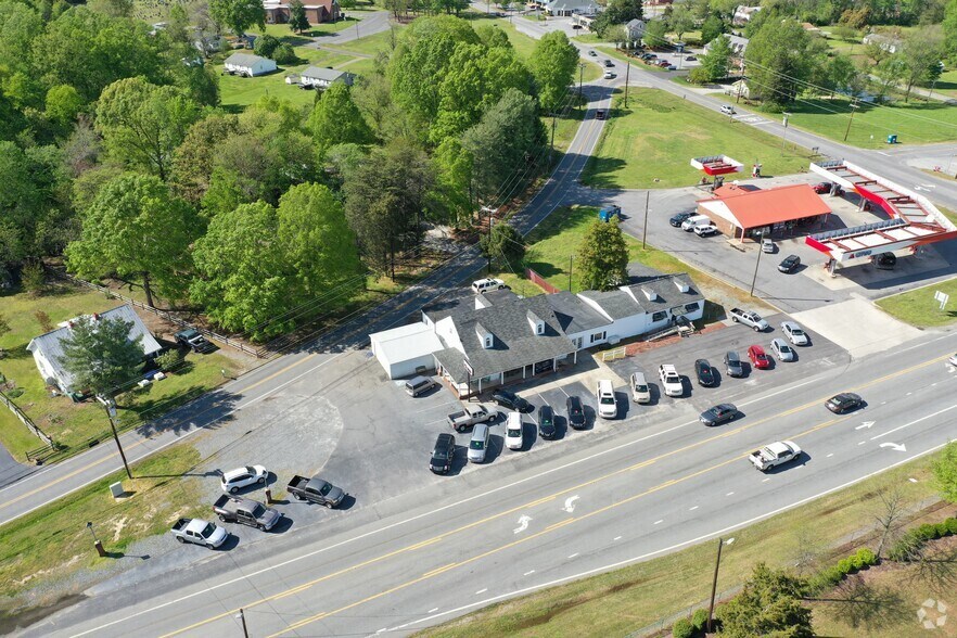 More Photos Of 7909-7911 NC Highway 68 N, Stokesdale Storefront Retail Office For Lease