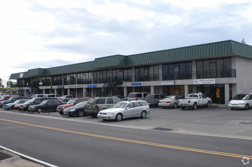 More Photos Of 127 Harbor Blvd, Destin General Retail For Sale