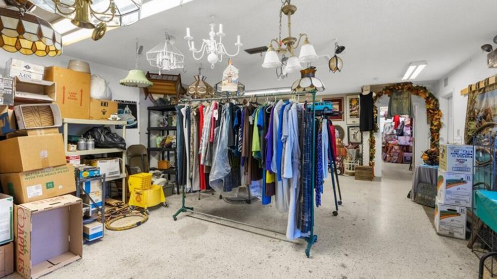 More Photos Of 1340 Howell Ave, Brooksville Office For Sale