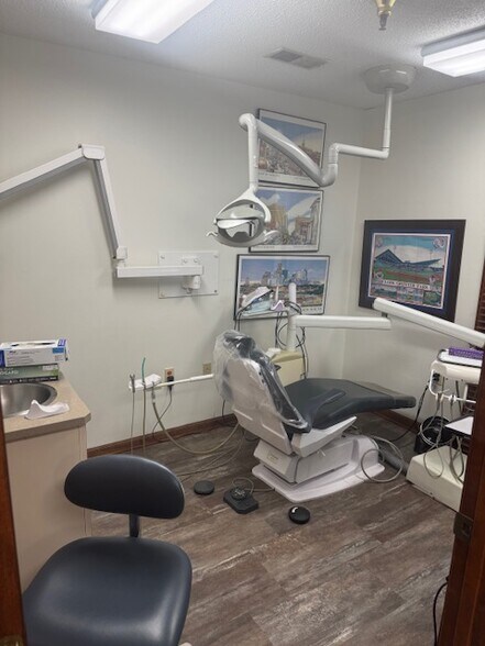 More Photos Of 411-511 N Wendover Rd, Charlotte Medical For Lease