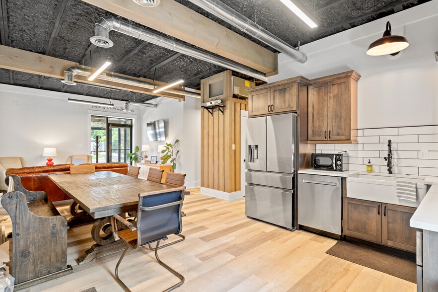 More Photos Of 6908 Office Park Cir, Knoxville Medical For Sale