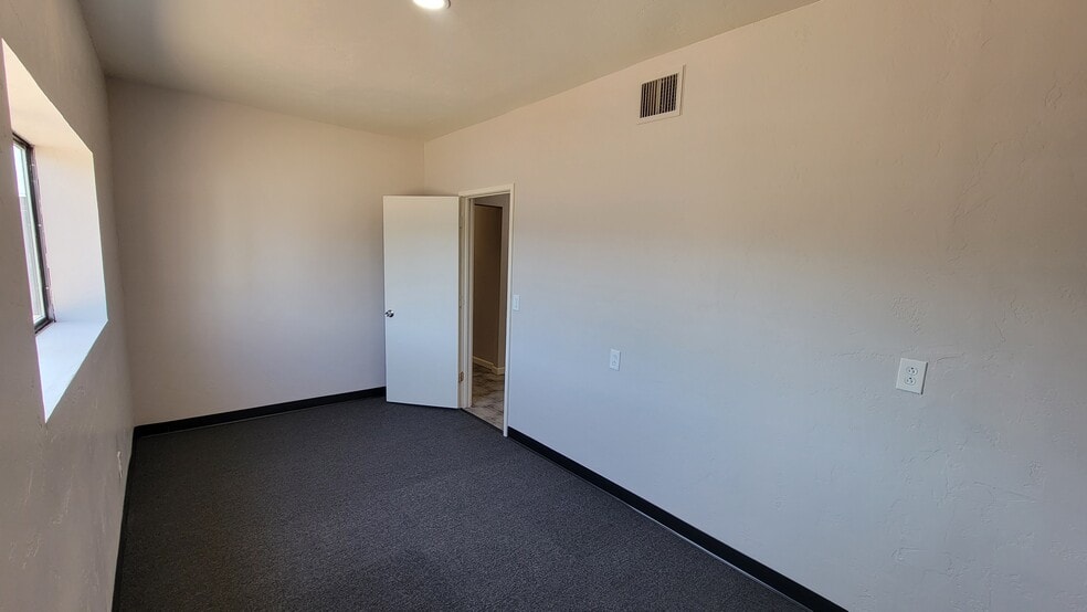 More Photos Of 1026 N Columbus Blvd, Tucson Light Manufacturing For Sale