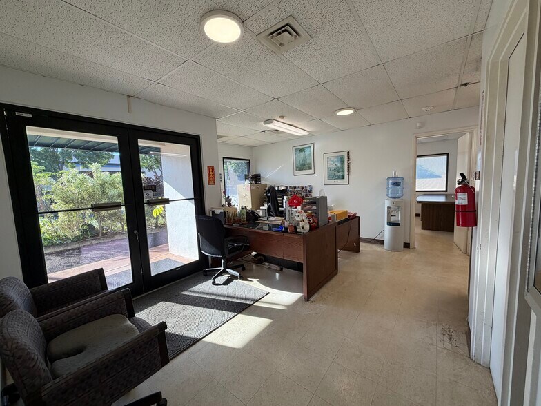 More Photos Of 94-469 Ukee St, Waipahu Manufacturing For Sale