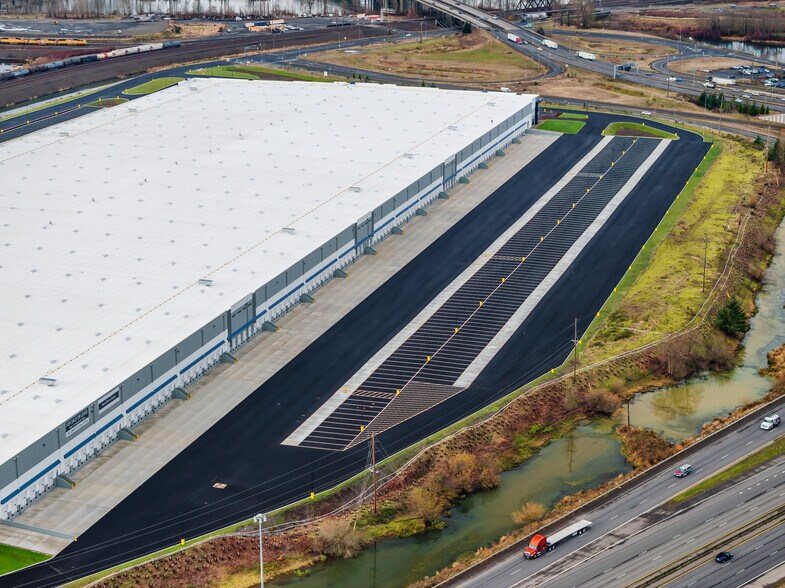 More Photos Of 2700 Talley Way, Kelso Warehouse For Lease