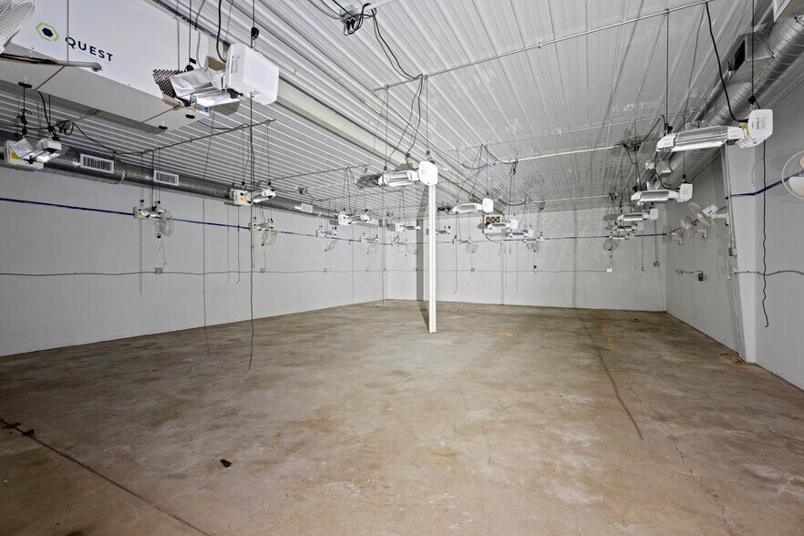 More Photos Of 57530 E Highway 59, Fairland Manufacturing For Sale