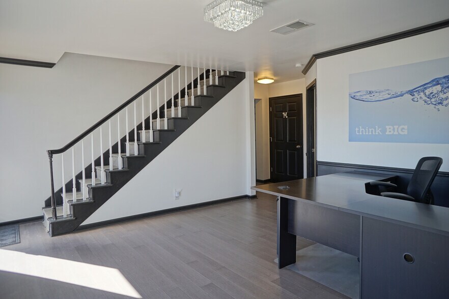 More Photos Of 114 Canfield Pl, Hendersonville Office For Sale