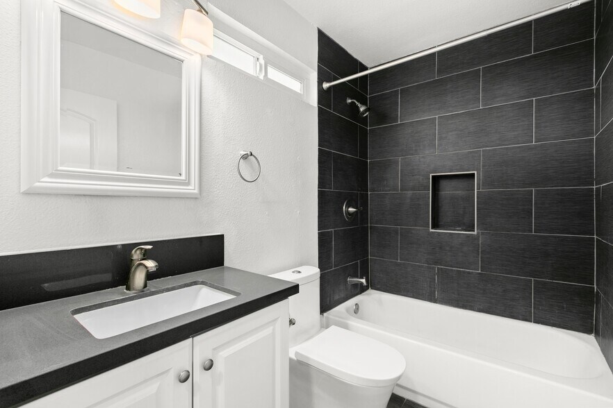 More Photos Of 629-631 E Elk Ave, Glendale Apartments For Sale