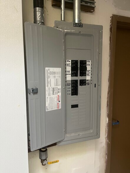 More Photos Of 3051 Adeline St, Berkeley Freestanding For Lease