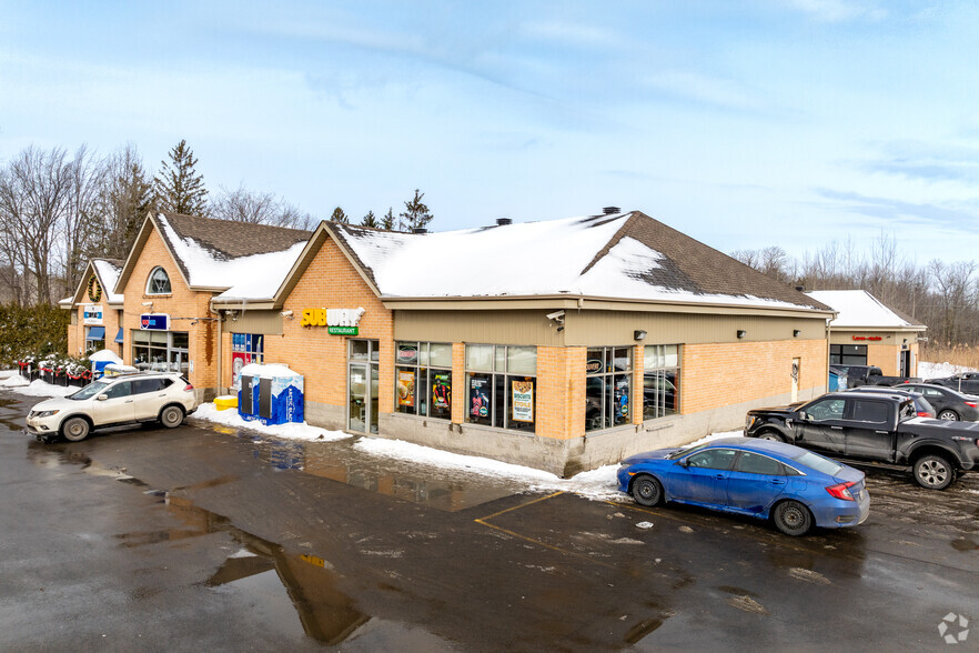 Primary Photo Of 3235-3239 Rte Harwood, Vaudreuil-dorion Service Station For Sale