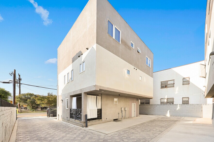 More Photos Of 146 Rosemont Ave, Los Angeles Apartments For Sale