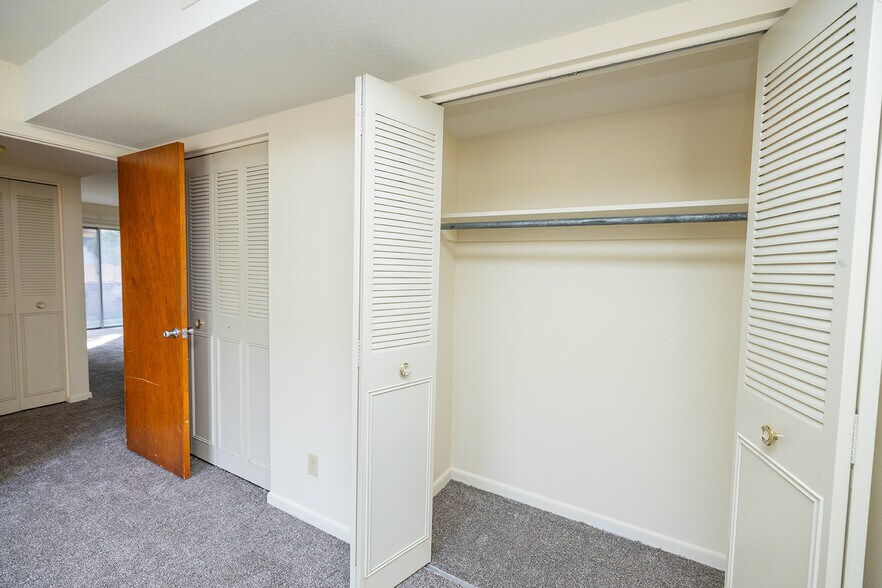 More Photos Of 2520 E Lincoln St, Wichita Apartments For Sale