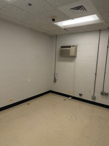 More Photos Of 1475 S Wheeling Rd, Wheeling Manufacturing For Lease