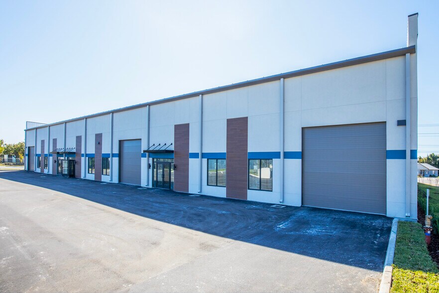 More Photos Of 1530 Kendrick Ln, Lakeland Warehouse For Sale