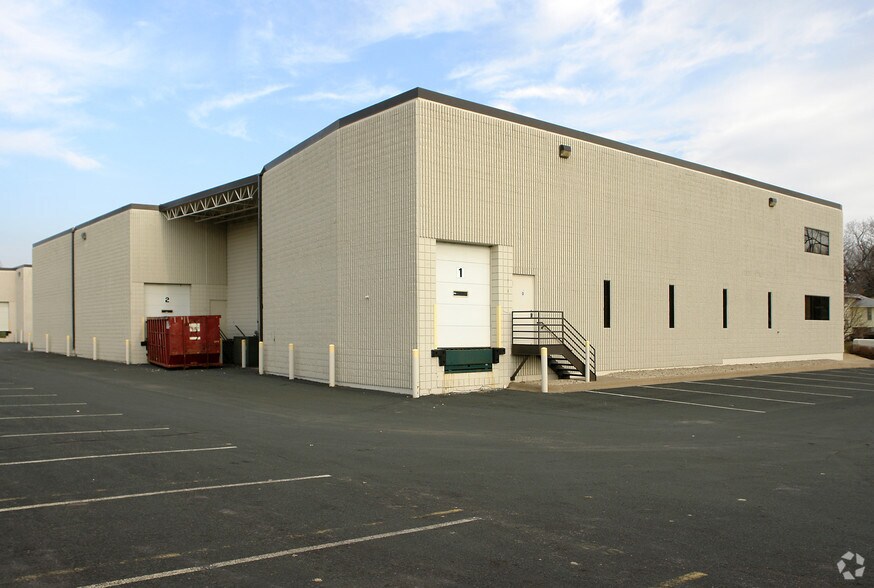 More Photos Of 301-303 W County Rd E2, New Brighton Manufacturing For Sale