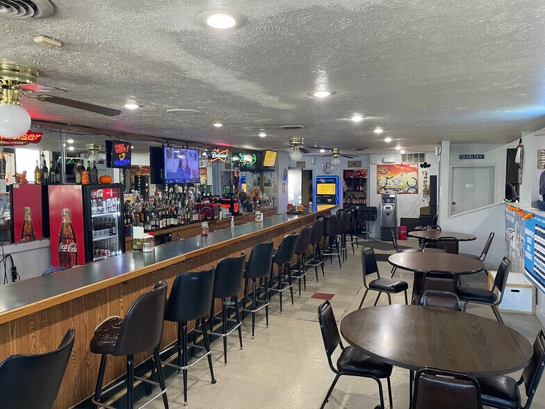 More Photos Of 2137 S Meridian St, Indianapolis Bar For Sale
