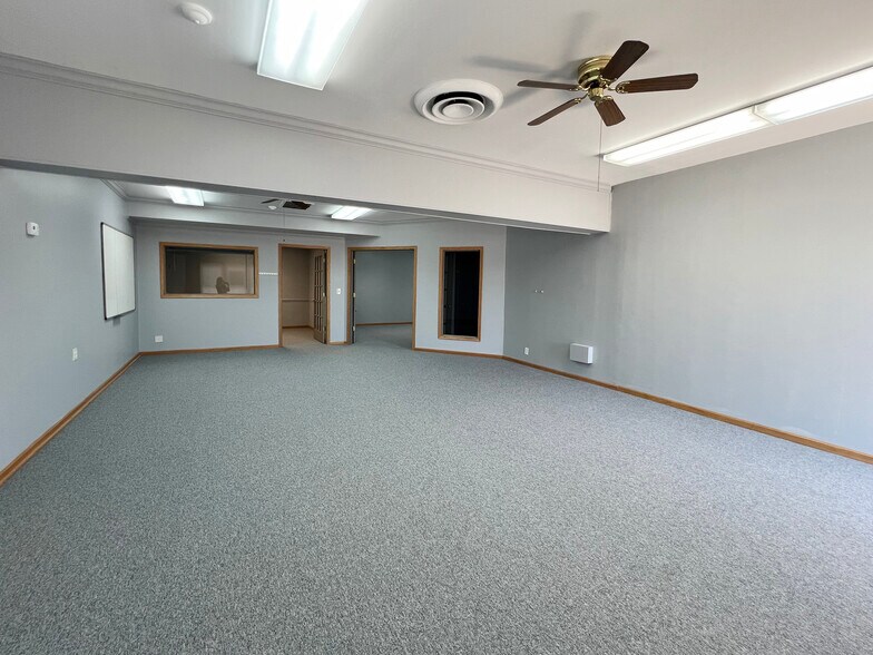 More Photos Of 962-970 N McLean Blvd, Elgin Office For Lease