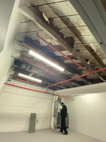 More Photos Of 901 E 31st St, Los Angeles Manufacturing For Lease