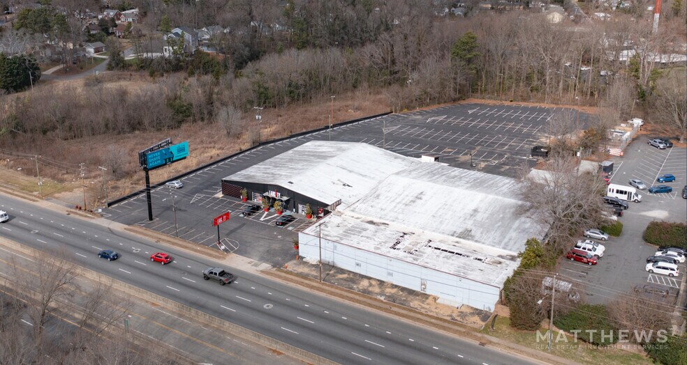 More Photos Of 2801-2803 E Independence Blvd, Charlotte Health Club For Lease