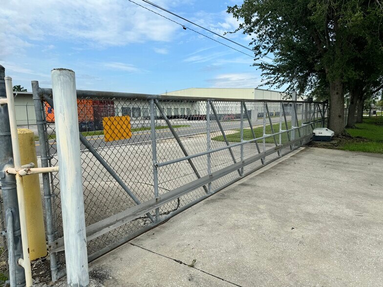 More Photos Of 5441 W 5th St, Jacksonville Warehouse For Sale