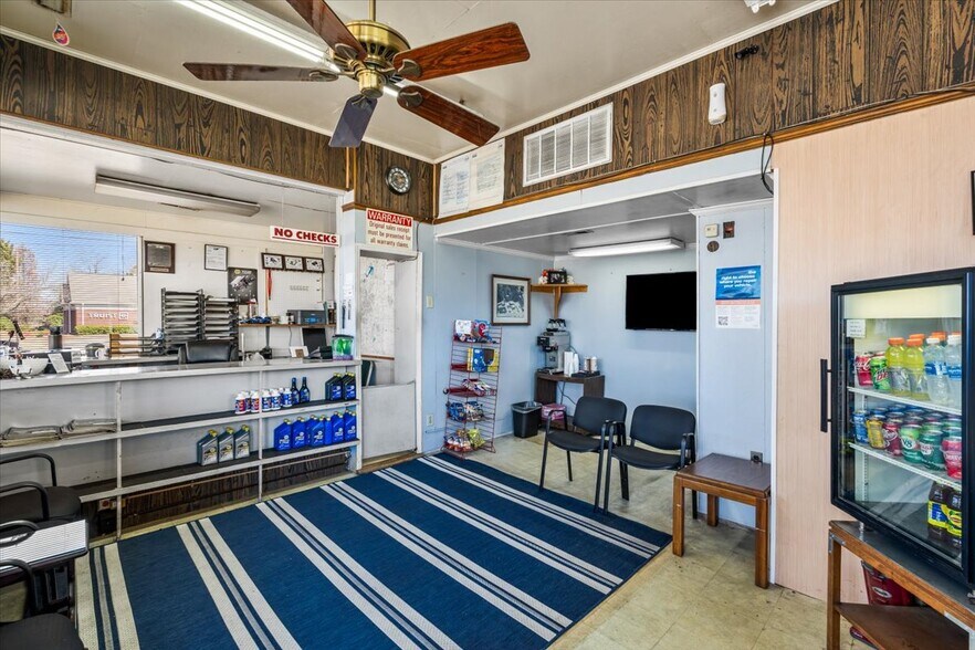 More Photos Of 2901 Randleman Rd, Greensboro Auto Repair For Sale