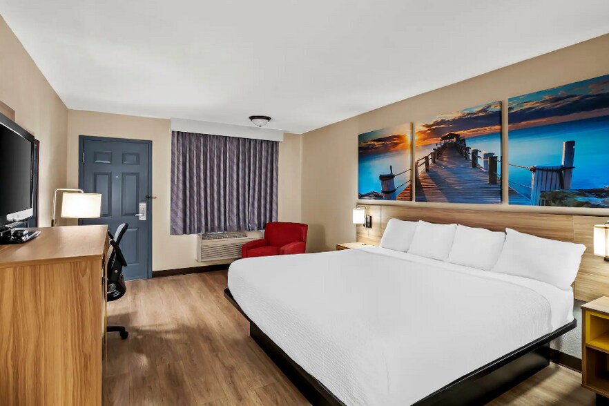More Photos Of 9897 Main St, Whitmore Lake Hotel For Sale