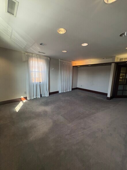 More Photos Of 1130 Vester Ave, Springfield Medical For Lease