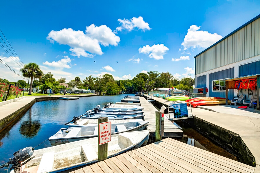 More Photos Of 7154 Shoal Line Blvd, Spring Hill Marina For Sale