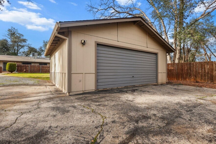 More Photos Of 2081 Victor Ave, Redding Office For Sale