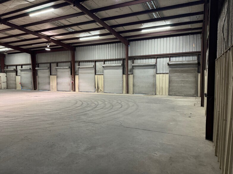 More Photos Of 4145 Thurman Rd, Conley Warehouse For Lease