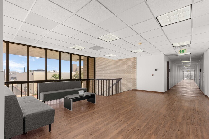 More Photos Of 2045 Space Park Dr, Houston Medical For Lease