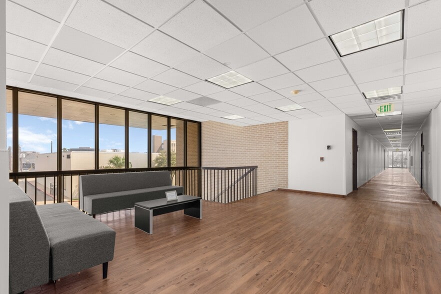 More Photos Of 2045 Space Park Dr, Houston Medical For Sale