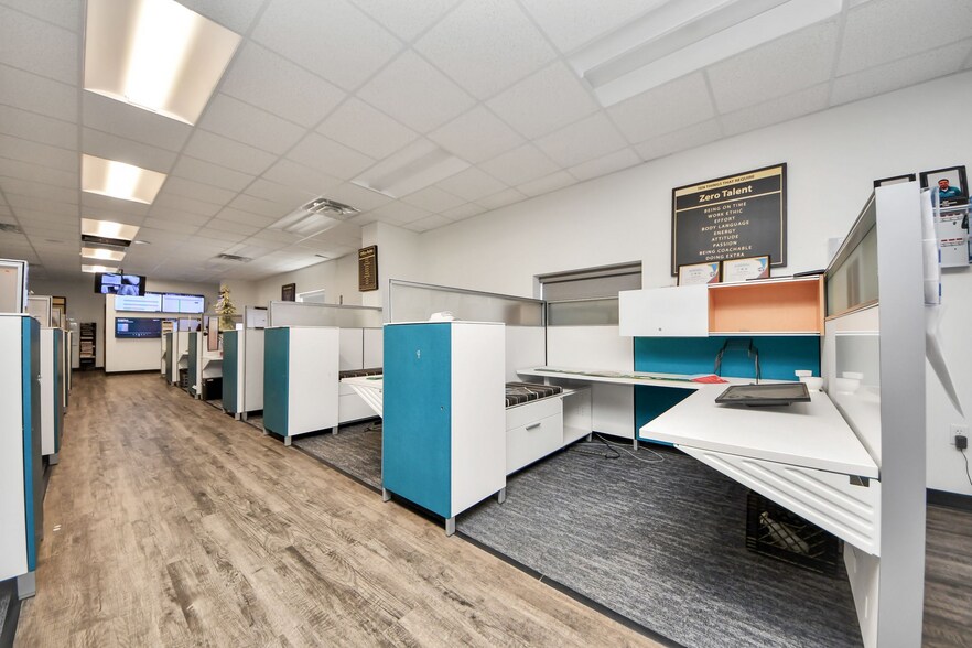 More Photos Of 10814 Woodedge Dr, Houston Warehouse For Sale