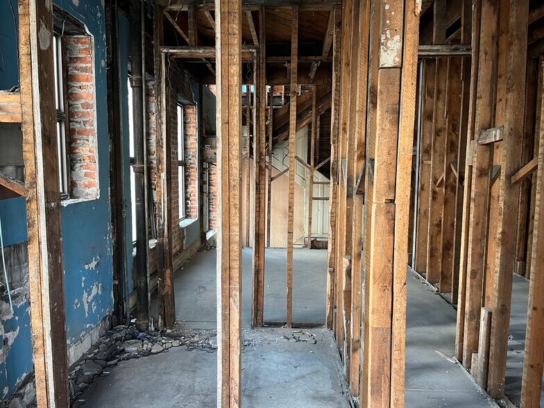 More Photos Of 901 Madison Ave, Toledo Storefront Retail Residential For Lease
