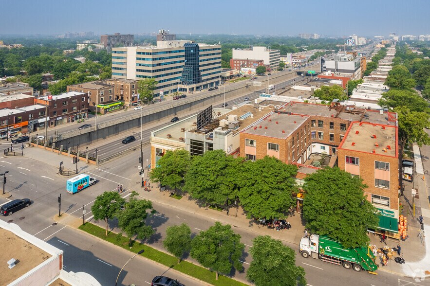 More Photos Of 5275-5285 Ch Queen-Mary, Montréal Loft Creative Space For Sale