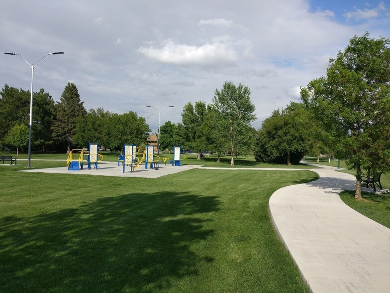 More Photos Of 450 S Lincoln St, Burlington Hotel For Sale