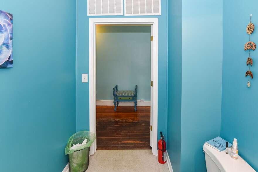 More Photos Of 3545 Chestnut Ave, Baltimore Office For Sale