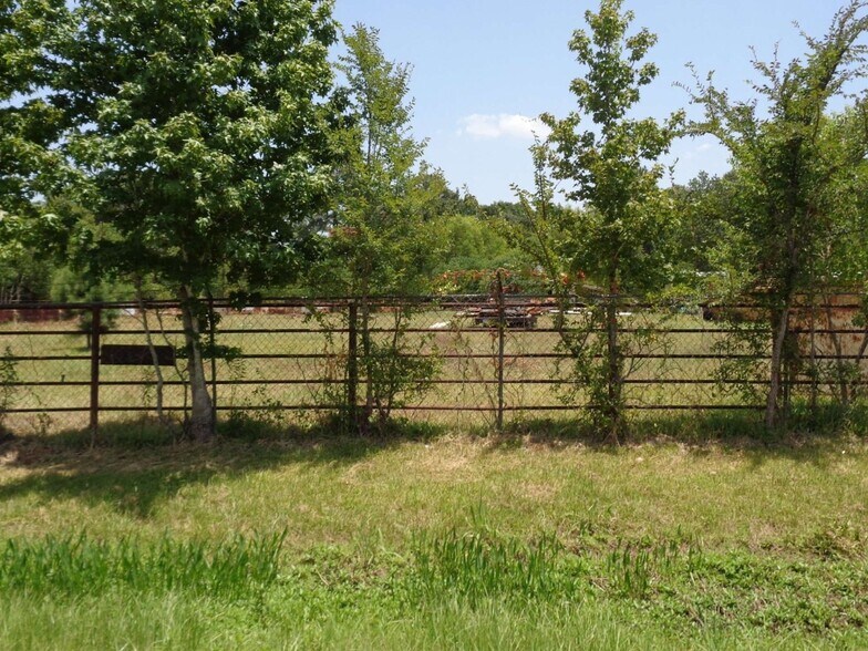 More Photos Of 16911 Pickering Rd, Conroe Warehouse For Sale