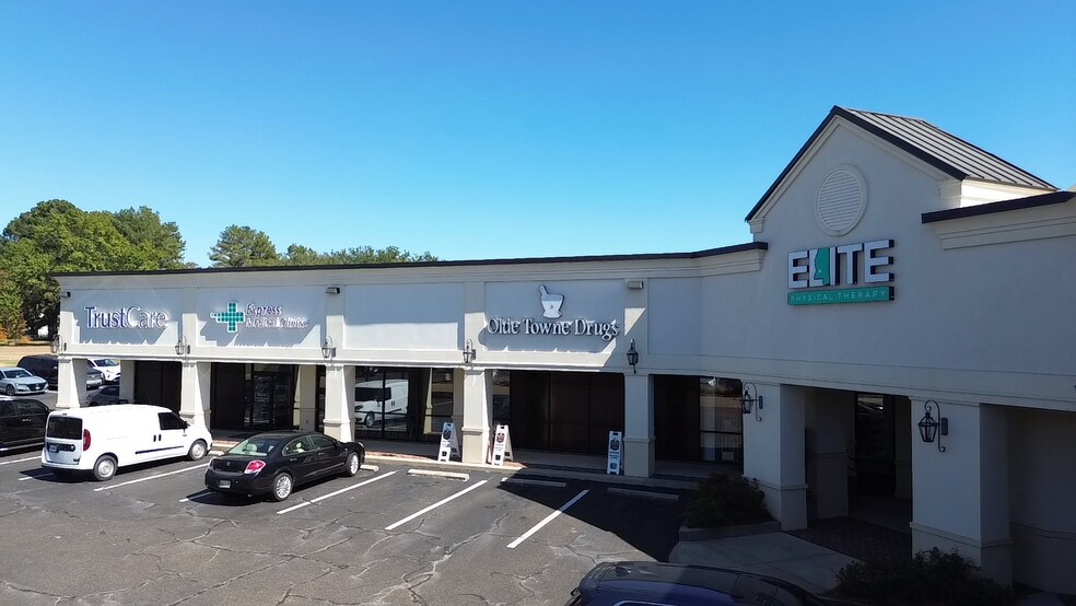 More Photos Of 1645 W Government St, Brandon Storefront For Lease