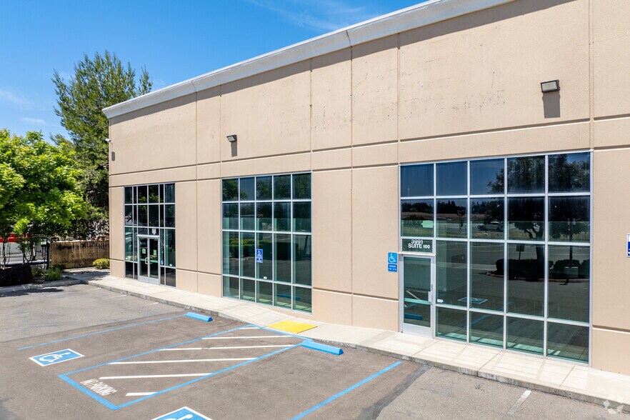 More Photos Of 3991 N Freeway Blvd, Sacramento Warehouse For Lease