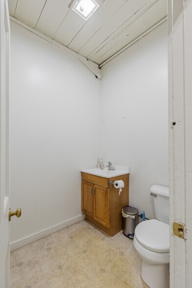 More Photos Of 36 Carpenter Street St, Keene Office For Sale