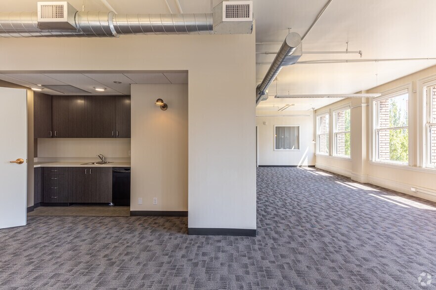 More Photos Of 319 SW Washington St, Portland Office For Sale