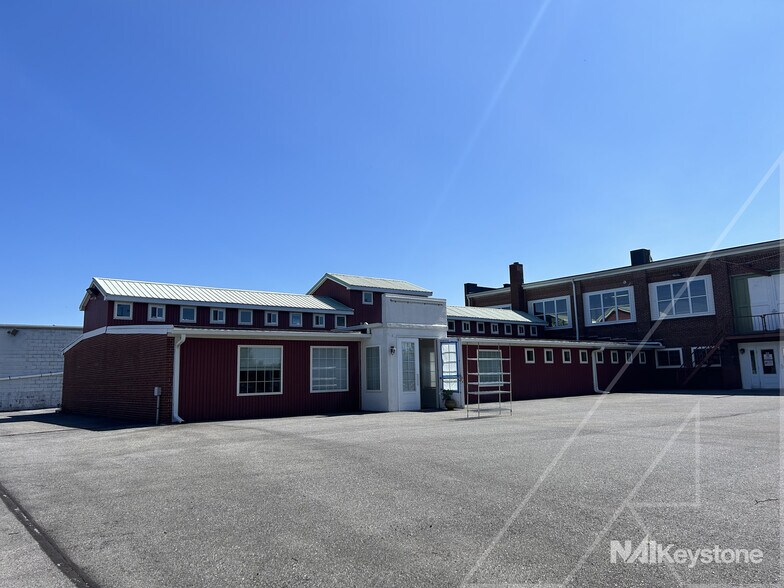 More Photos Of 715 Clinton St, Reading Light Distribution For Sale