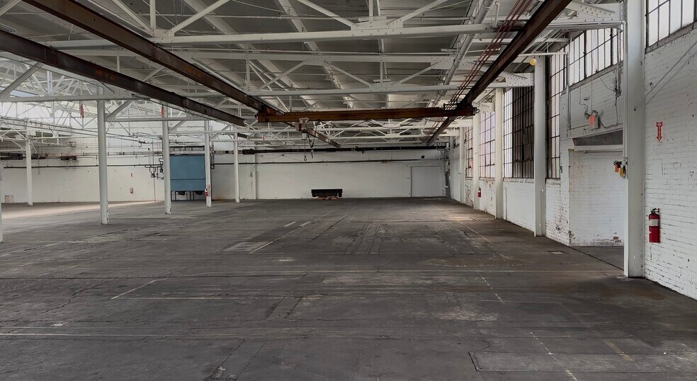 More Photos Of 98 Highland Ave, Oaks Industrial For Lease