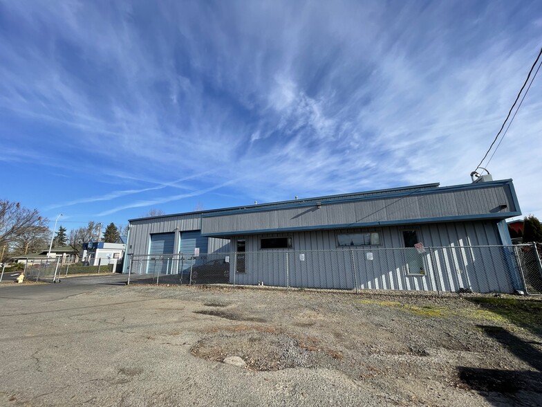 More Photos Of 1180 Ford St SE, Salem Warehouse For Lease