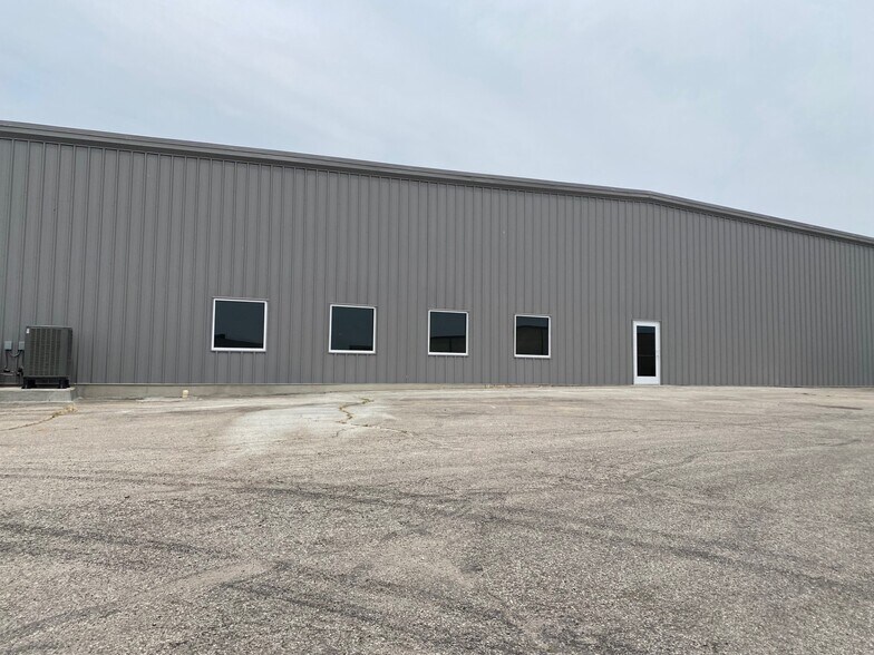 More Photos Of 2200 4th Ave, Seymour Manufacturing For Lease