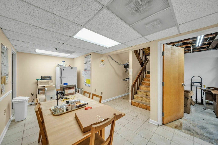 More Photos Of 10801 Connecticut Ave, Kensington Office For Sale
