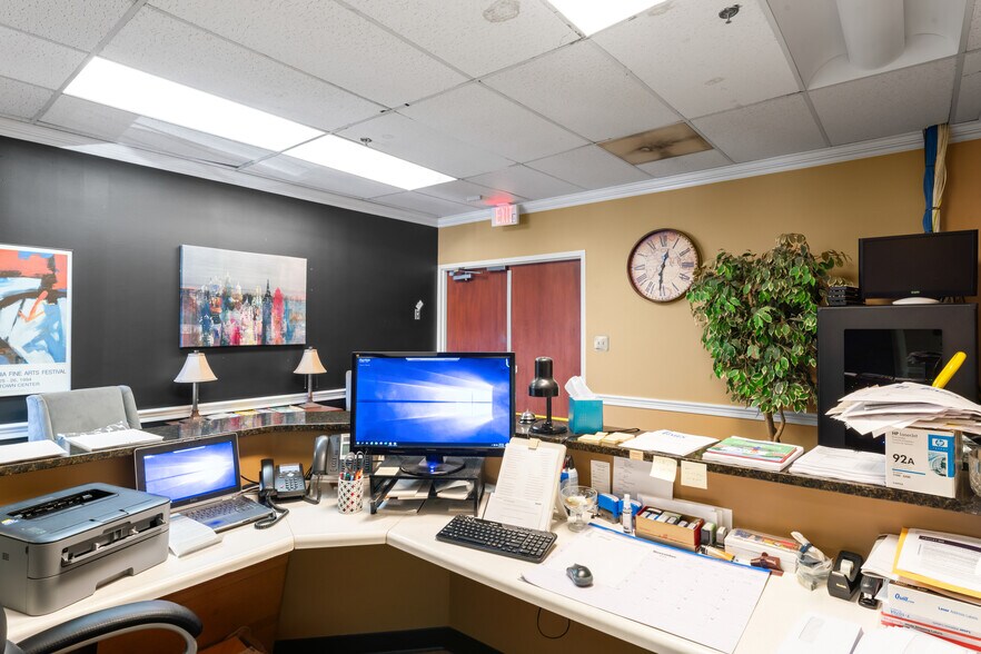 More Photos Of 20 Pidgeon Hill Dr, Sterling Medical For Sale