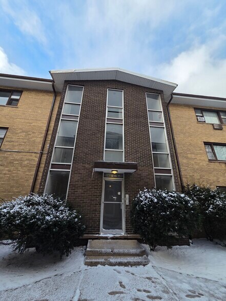 More Photos Of 7822-7824 S South Shore Dr, Chicago Apartments For Sale